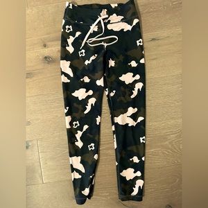 The upside pink camo leggings **pink not white